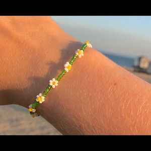 Handmade Daisy Chain Bracelet - Green Crystal